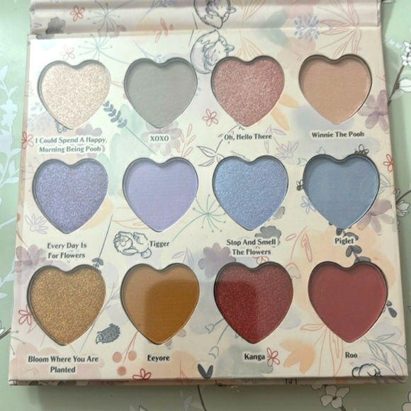 Disney Winnie the Pooh Eyeshadow Palette Total Net Wt 0.42 oz(12g) - Picture 5 of 8